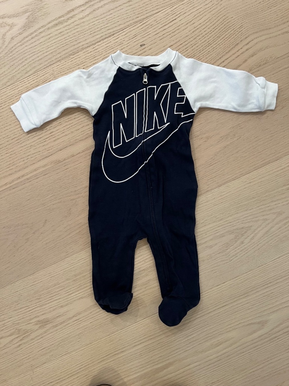 Nike Baby Footed Romper – 6M – Navy & White